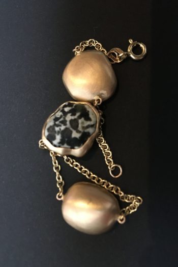 3 Stones Cast in 9kt Gold